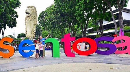 Đón khoảnh khắc giao thừa, chuyển giao giữa năm cũ và năm mới 2025