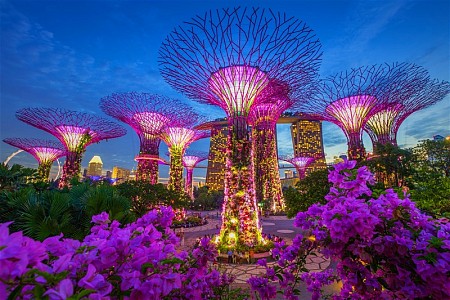 Đón khoảnh khắc giao thừa, chuyển giao giữa năm cũ và năm mới 2025