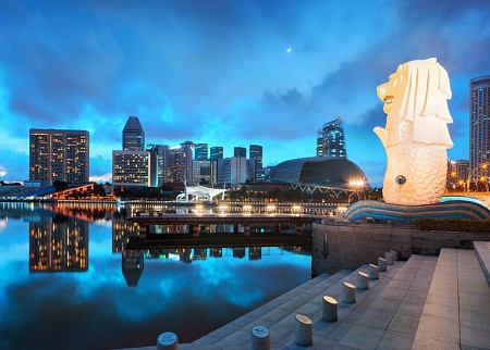 Đón khoảnh khắc giao thừa, chuyển giao giữa năm cũ và năm mới 2025