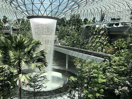 Sân bay tỷ đô Jewel Changi Singapore