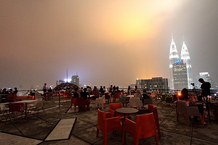 Uống cafe trên đỉnh của Kuala Lumpur Thủ đô của Malaysia