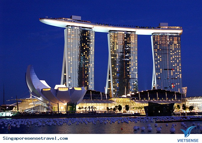 Bể bơi vô cực lửng lơ giữa trời Singapore - Ảnh 2 Bể bơi vô cực lửng lơ giữa trời Singapore - Ảnh 2