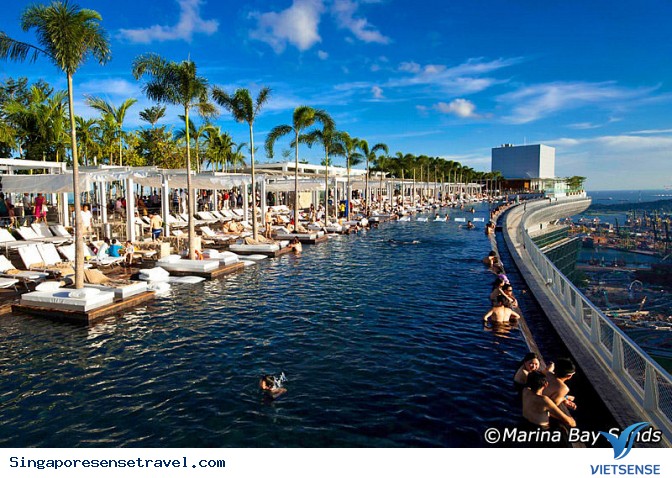 Vùng vẫy ở hồ bơi vô cực Vùng vẫy ở hồ bơi vô cực