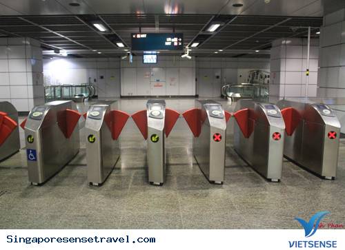 Cách đi từ sân bay Changi vào Singapore bằng tàu điện ngầm - Ảnh 2