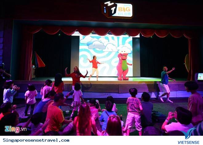 Choáng Ngợp Trước Thị Trấn Màu Hồng Của Mèo Hello Kitty - Ảnh 15