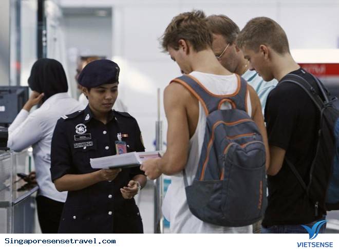 khách thăm quan phải có vé khứ hồi trước khi đến Malaysia - Ảnh 1 khách thăm quan phải có vé khứ hồi trước khi đến Malaysia - Ảnh 1