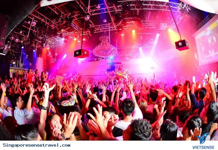 Khám phá những trò chơi cảm giác mạnh cuốn hút tại Đảo Quốc Sư Tử - Ảnh 5 Khám phá những trò chơi cảm giác mạnh cuốn hút tại Đảo Quốc Sư Tử - Ảnh 5