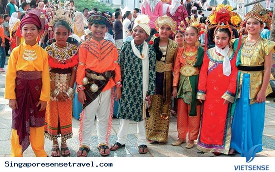 Lựa chọn trang phục phù hợp khi đến Malaysia - Ảnh 1