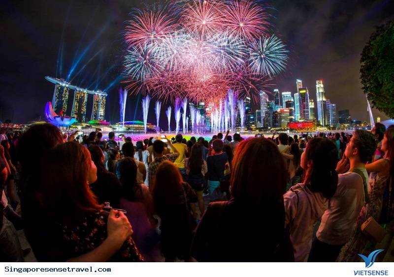 Người Singapore Chào Đón Năm Mới Tưng Bừng Như Thế Nào - Ảnh 4 Người Singapore Chào Đón Năm Mới Tưng Bừng Như Thế Nào - Ảnh 4