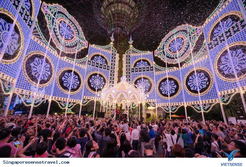 Người Singapore Chào Đón Năm Mới Tưng Bừng Như Thế Nào - Ảnh 3 Người Singapore Chào Đón Năm Mới Tưng Bừng Như Thế Nào - Ảnh 3