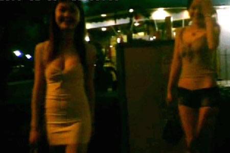 Pho den do Singapore - Ảnh 2