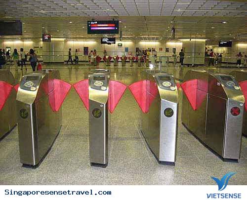 Tàu điện ngầm MRT ở Singapore - Ảnh 1