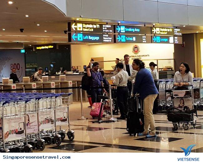 Vì sao xuất cảnh mà hải quan Singapore không đóng dấu mộc? - Ảnh 1 Vì sao xuất cảnh mà hải quan Singapore không đóng dấu mộc? - Ảnh 1